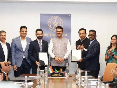 Chief Minister, Maharashtra, Secretary (Industries) with LNK Green Energy Leadership at MOU signing event image 1